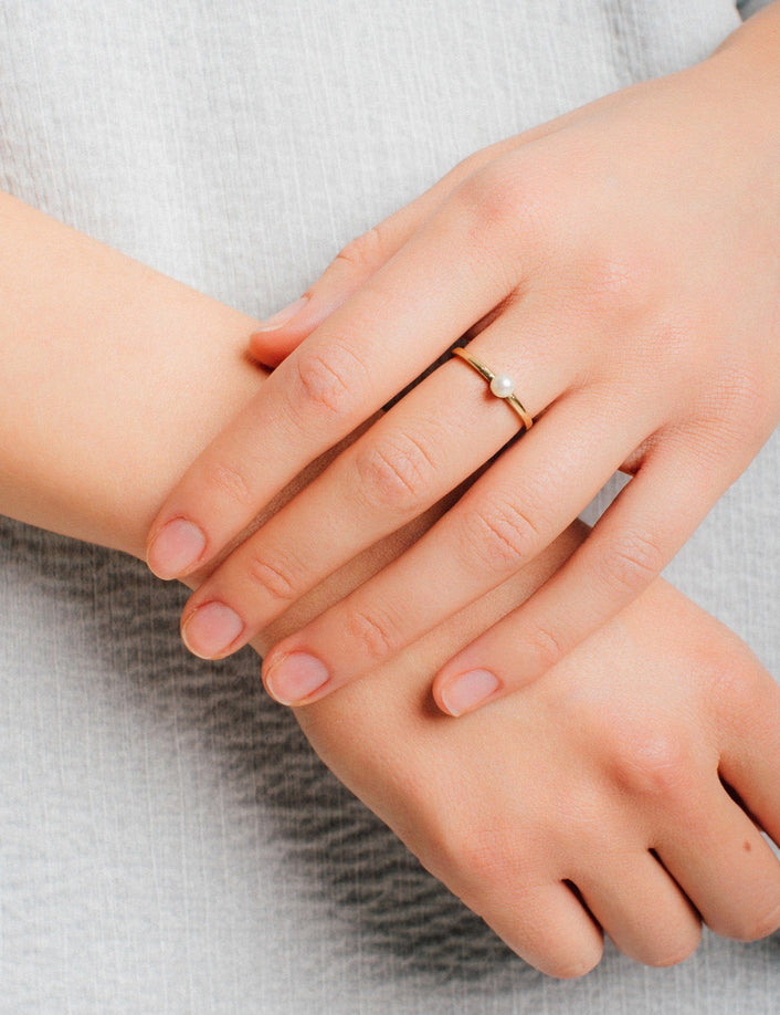 Simple Pearl Ring